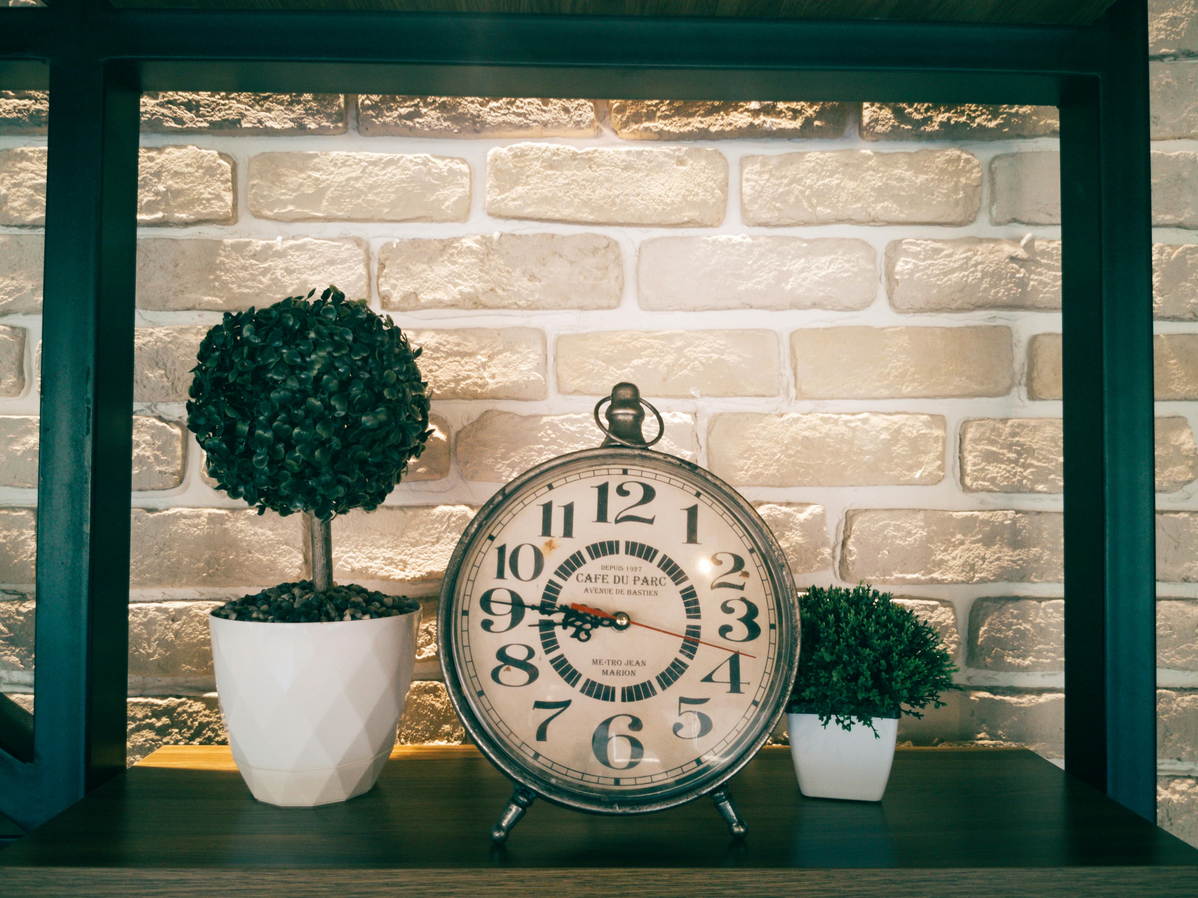 Clock On Cafe